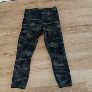 Athleta camo contender 7/8 leggings size S